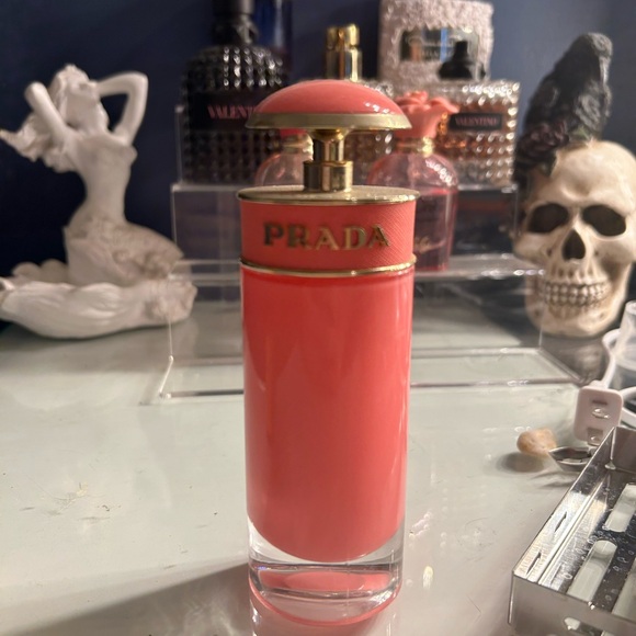 Prada - Picture 1 of 1